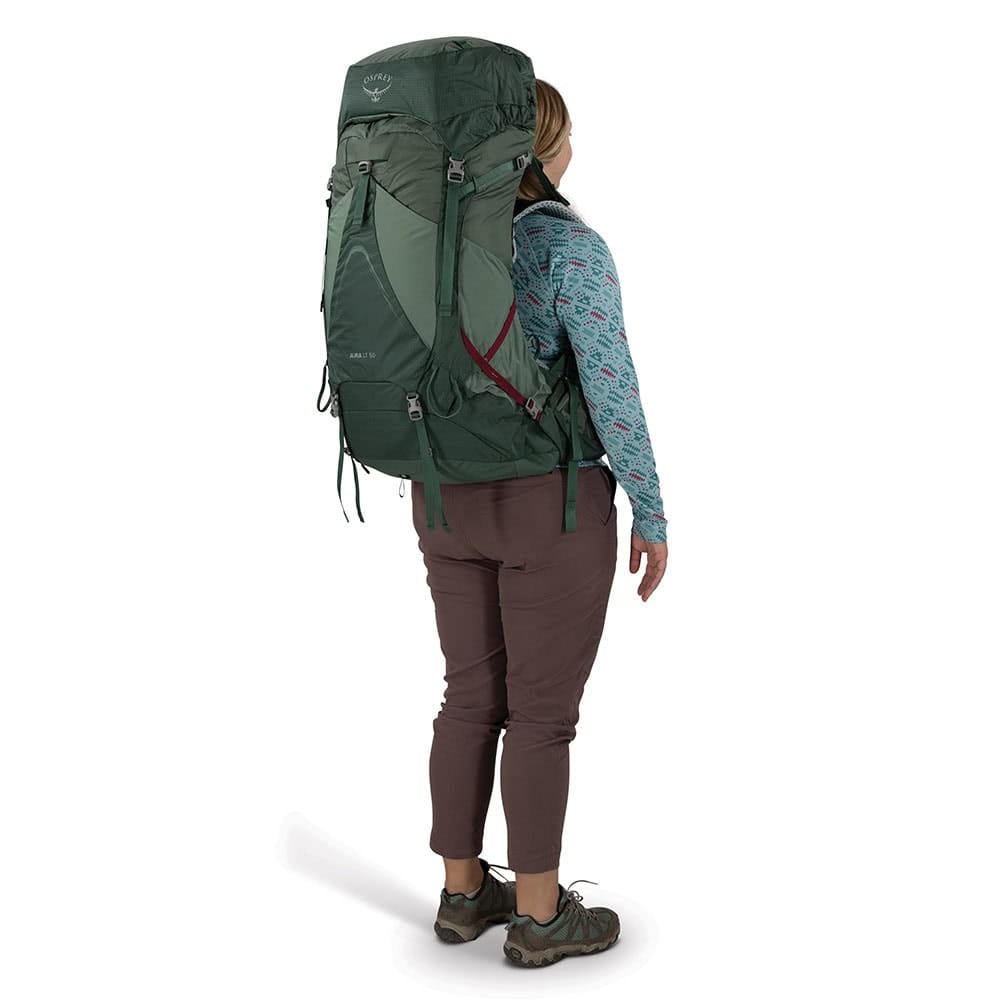 Meget let Osprey Aura AG LT 50L vandrerygsæk (dame) på en model