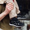 Barn som bærer Kavat Iggesund WP vandtætte sneakers.