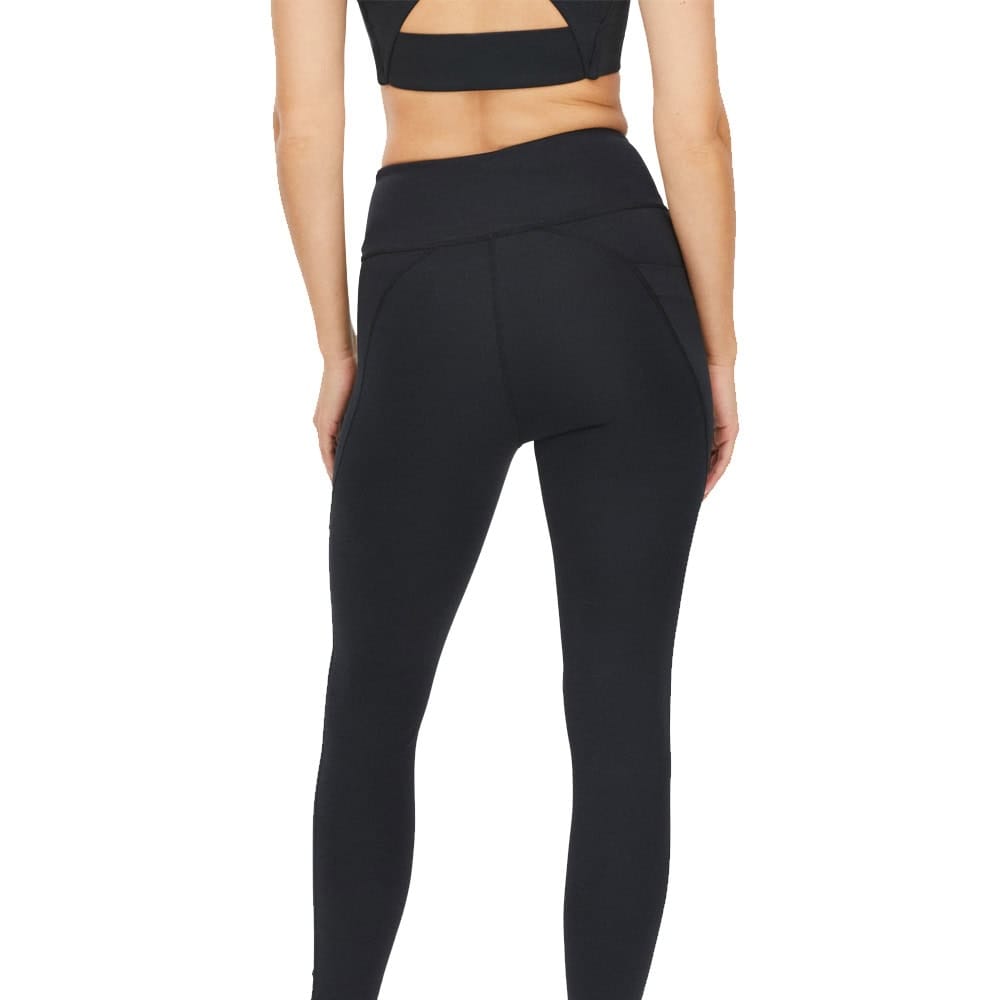 Nærmere billede af en model bagfra som har Röhnisch Flattering High Waist Tights, Black på