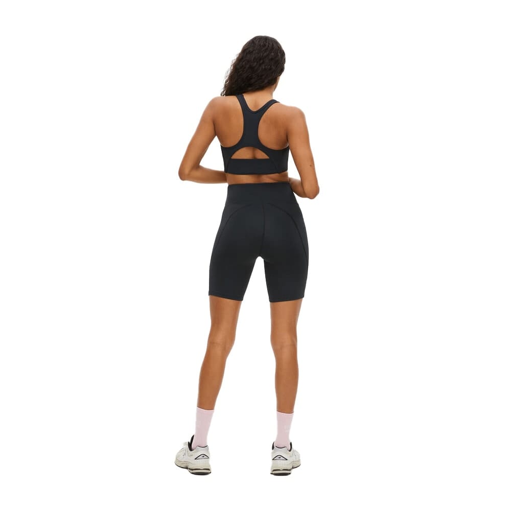Röhnisch Flattering High Waist Bike Tights på en model der vender ryggen til kameraet