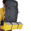 Osprey Stratos 44L vandrerygsæk (herre) med et liggeunderlag