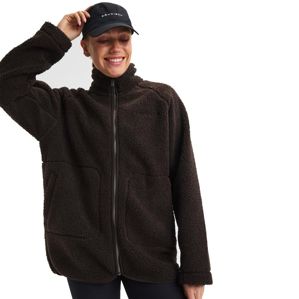 Röhnisch Cloud Pile Jacket fleecejacke (dame) på en model