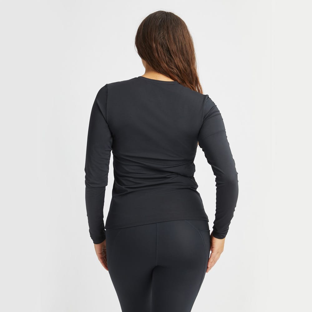Röhnisch Team Logo Long Sleeve trænings-T-shirt (dame) på en model - set bagfra