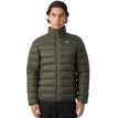 en model bærer en Fila Milano regular thin puffer jakke (herre)