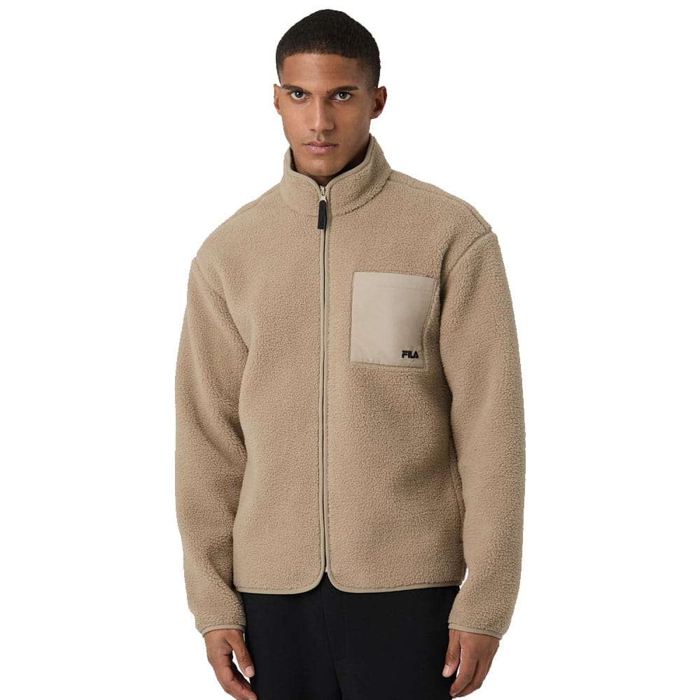 en model bærer en Fila Valagrana regular teddy fleecejacke (herre)
