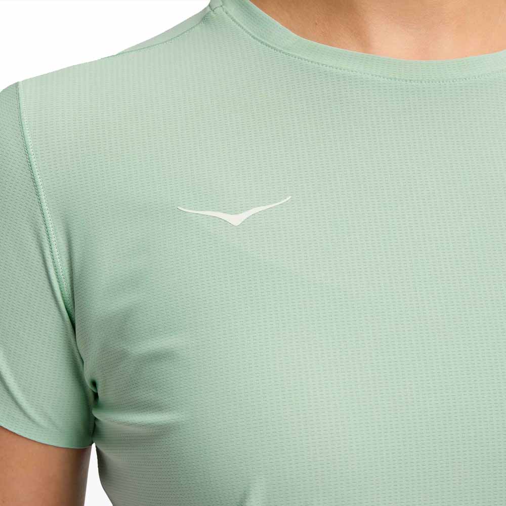logo på en Hoka Airolite Short Sleeve 2.0 trænings-T-shirt (dame)