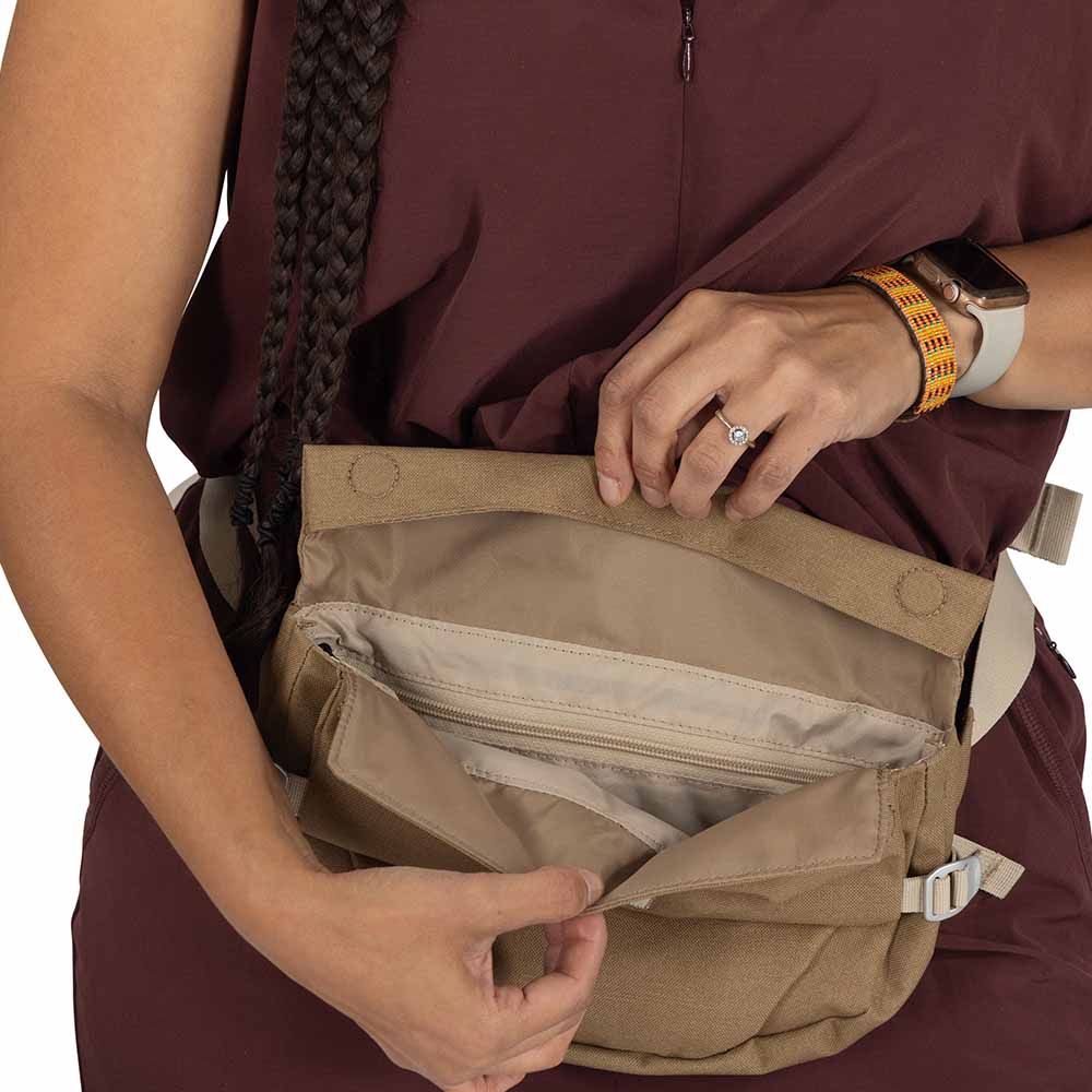 detaljer på Arcane Hip Bag hoftetaske (unisex)