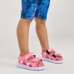 et barn bærer Reima Sandals Bungee Mumin sandaler (børn)