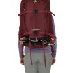 Bagsiden af Osprey Fairview Trek 70L vandre- og rejserygsæk (dame) på en model
