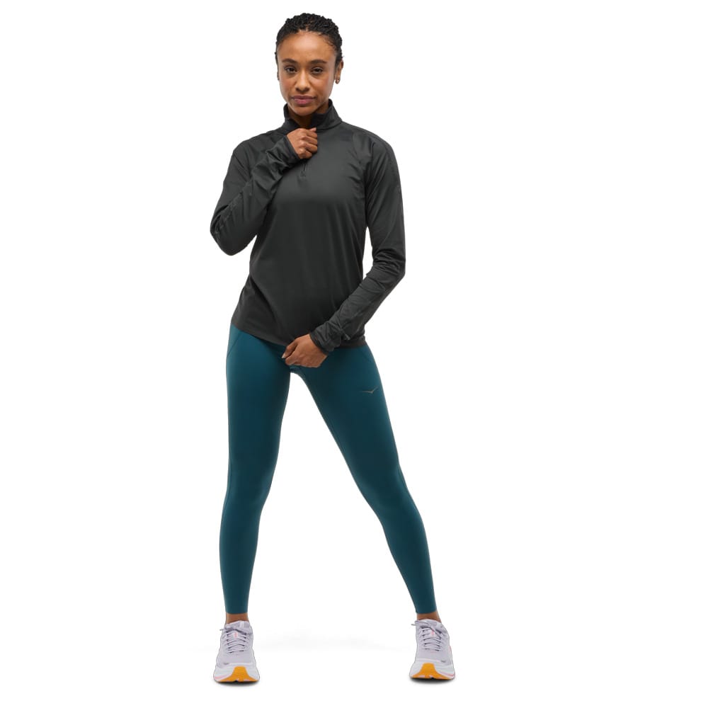 Hoka Glidetech Quarter Zip træningstrøje (dame) på en model