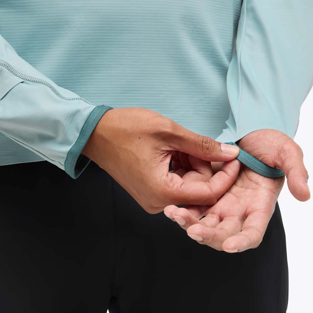 tommelfingerhul på en Hoka Glidetech Quarter Zip træningstrøje (herre)