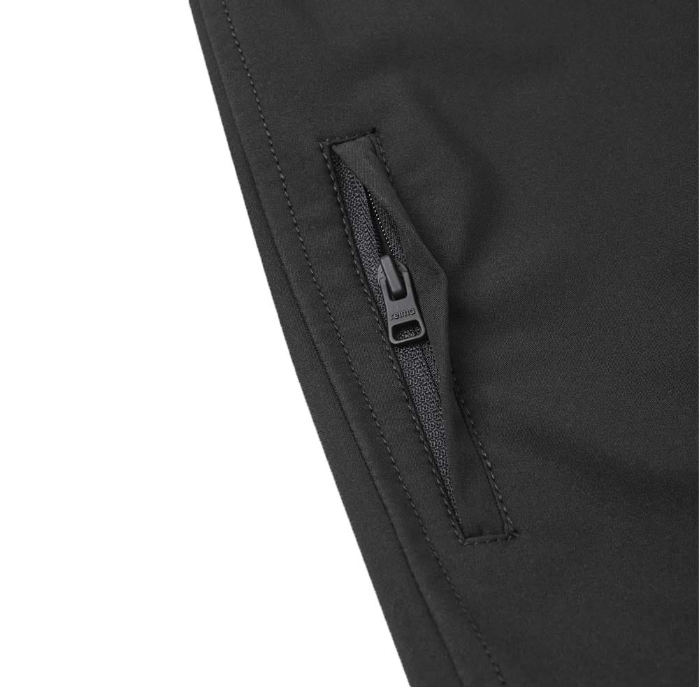 Nærbillede af lomme på Reima Softshell bukser, Kainuu