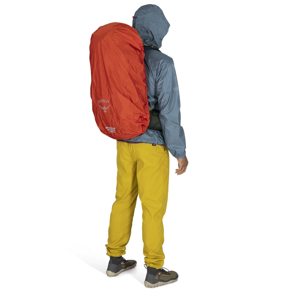 Osprey HiVis Raincover regnslag (unisex) på en rygsæk