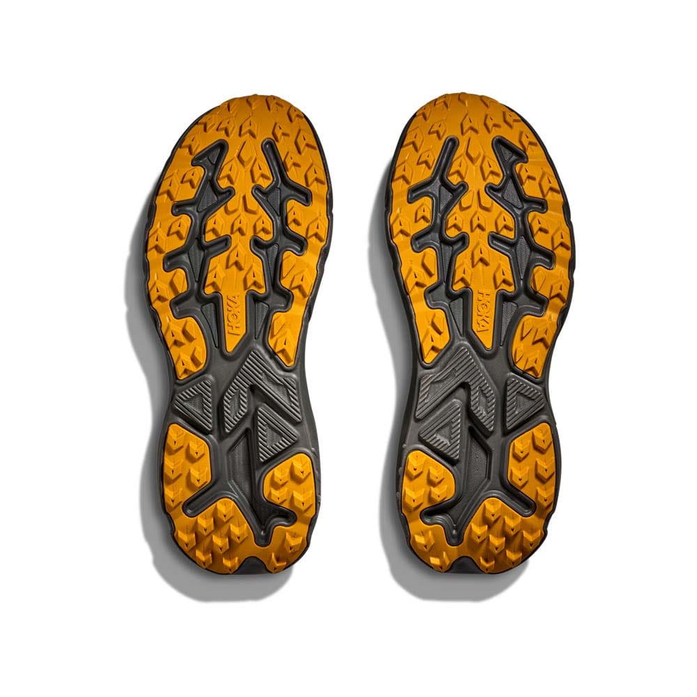 underside af et par Hoka Challanger 8 GTX trailsko (herre)