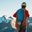 En model bærer Osprey Mutant 22 klatrerygsæk (unisex)