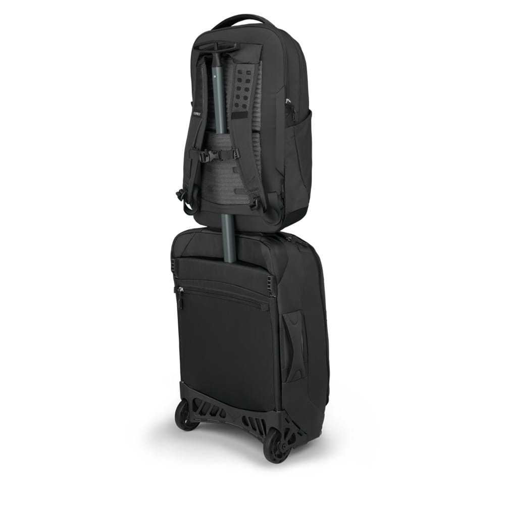 en Osprey Ozone Laptop Backpack rygsæk (unisex) og en kuffert
