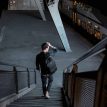 et livsstilsbillede af en Osprey Ozone Laptop Backpack 28L rygsæk (unisex)