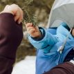 et barn sidder i en Osprey Poco 24L børnebærestol (unisex)