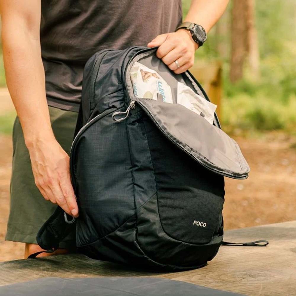 en åben Osprey Poco™ Changing Backpack skiftetaske (unisex)