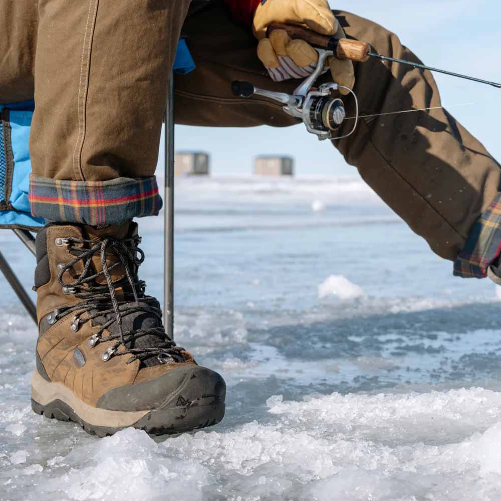 Keen Revel IV High Polar vinterstøvler (herre) på en model