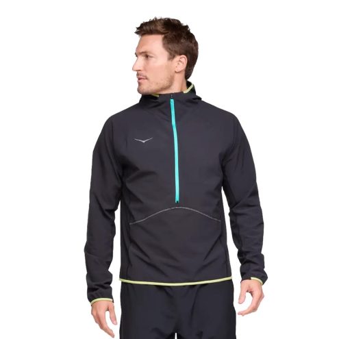 sort Hoka Skyglow Half-Zip træningstrøje (herre) på en model