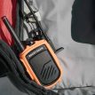 walkie talkie i en Soelden Pro E2 Airbag Pack 32 lavinerygsæk (herre)