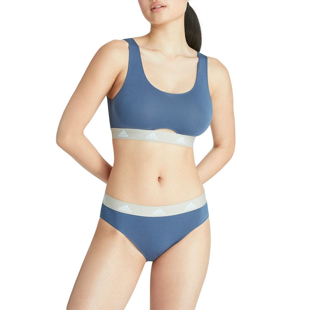 Adidas Scoop Brief trusser (dame) med matchende top på model