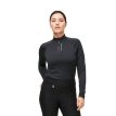 En blød og behagelig Röhnisch Addy Long Sleeve træningstrøje (dame) på en model