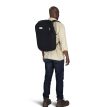 en mand bærer Osprey Arcane Duffel Pack 22L taske (unisex)