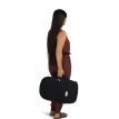 en model bærer Osprey Arcane Duffel Pack 22L taske (unisex)