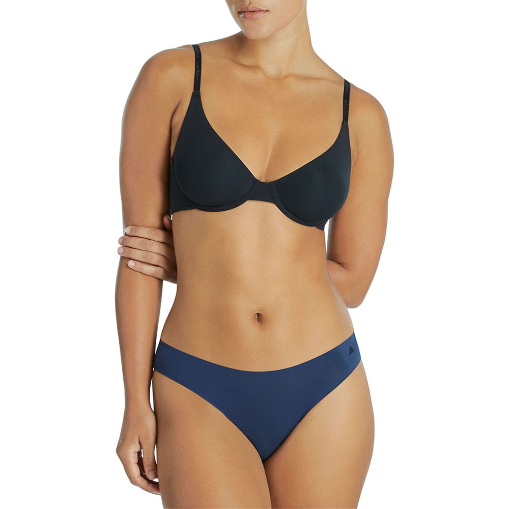 forsiden af Adidas Brief microfiber trusser (dame) på en model