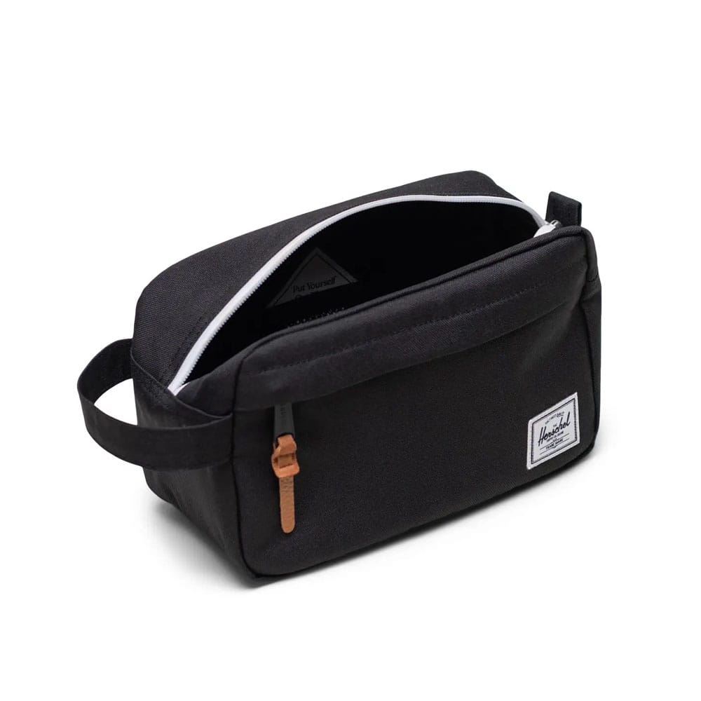 Herschel Chapter Travel Kit toilettaske (unisex) set skråt fra siden