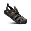 Keen Men’s Clearwater CNX Leather sandaler (herre) set skråt fra siden