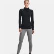 en model iført en Under Armour UA Coldgear Authentics Mockneck træningstrøje (dame)