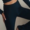 Nærbillede af Casall Flare High Waist Pant yogabukser (dame)