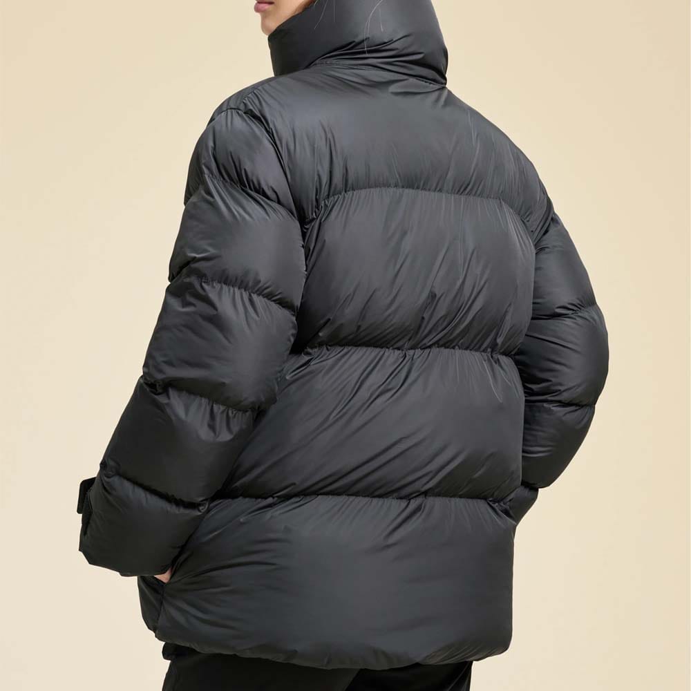 Bagside af Casall Hero Puffer Jacket vinterjakke (dame)