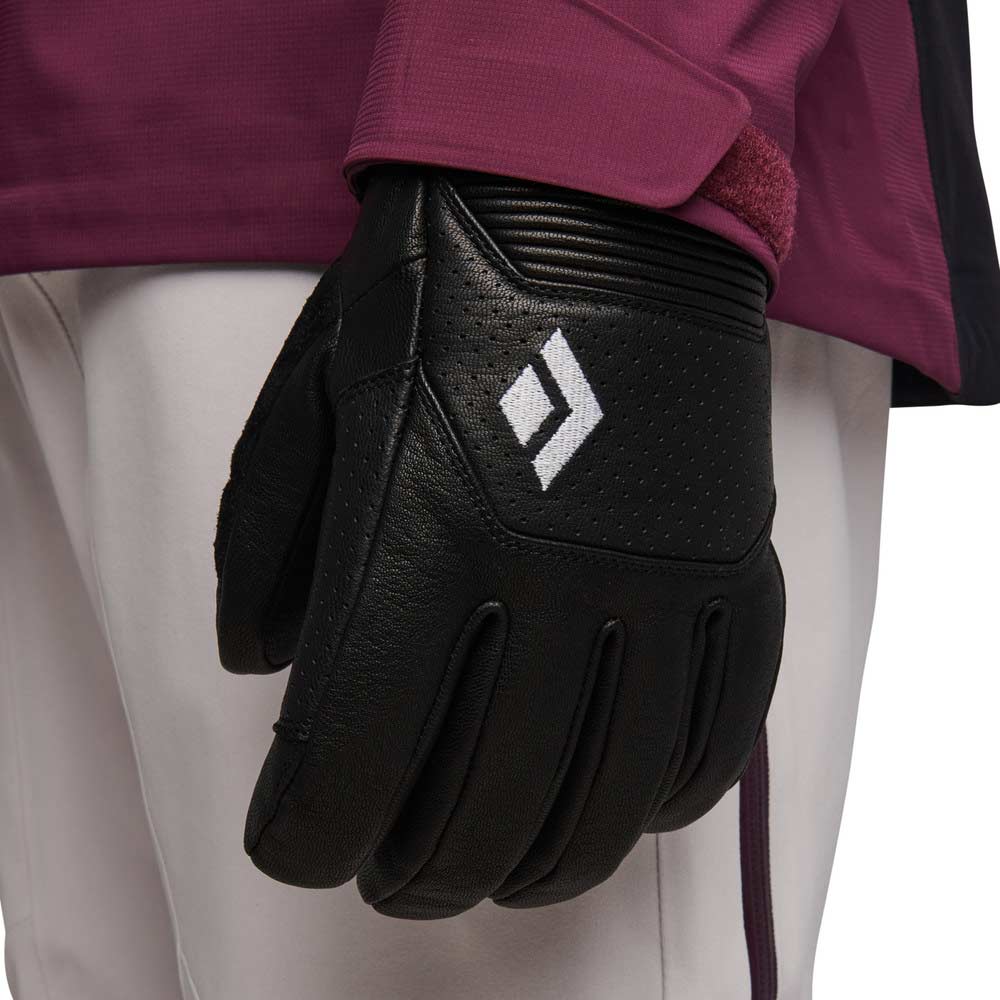 Kvinde iført Black Diamond Impulse Gloves handsker (dame)