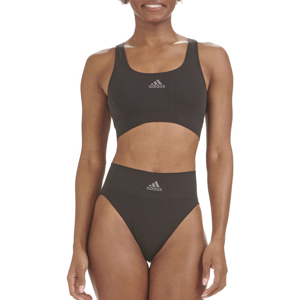 Adidas Scoop Lounge Seamless Bra sports-bh (dame) på en model