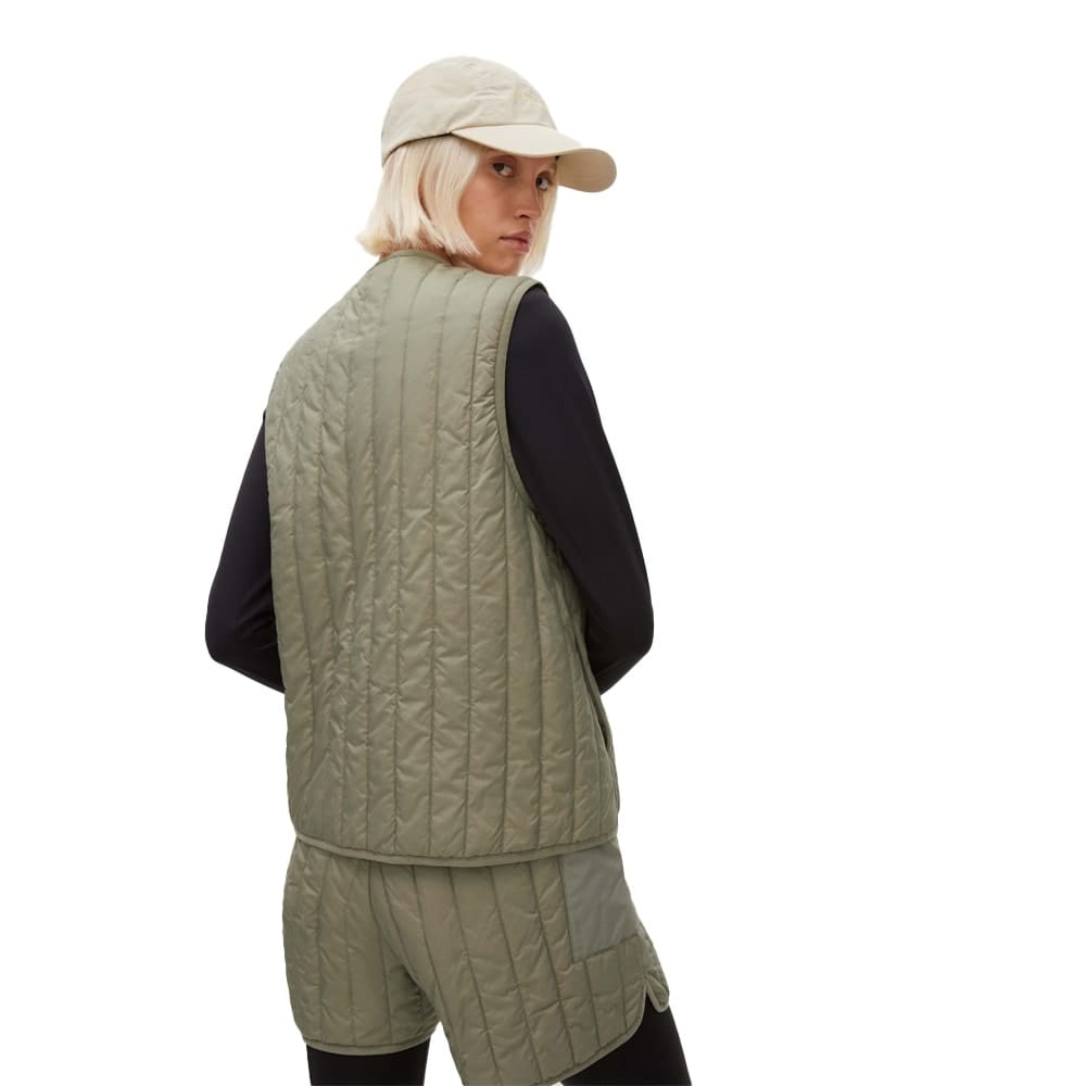 Rygpanel på en flot og praktisk Röhnisch Lake Padded Vest (dame)