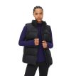 En åben Saint Puffer Vest, Black på en model set forfra