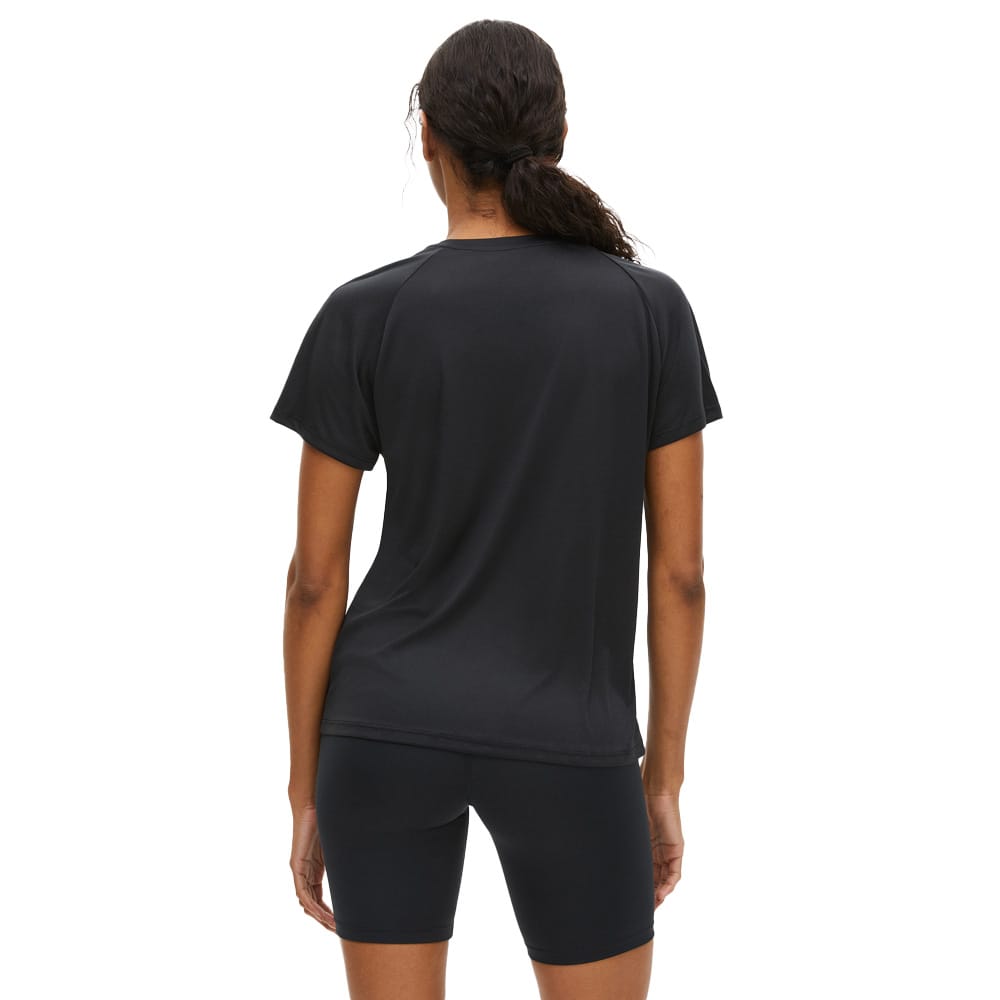 Röhnisch Active Logo Tee T-shirt (dame) set bagfra på model