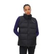 En lukket Saint Puffer Vest, Black på en model set forfra