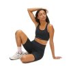 Behageligt sæt med blandt andet Röhnisch Flattering Sportsbra (dame) på en model