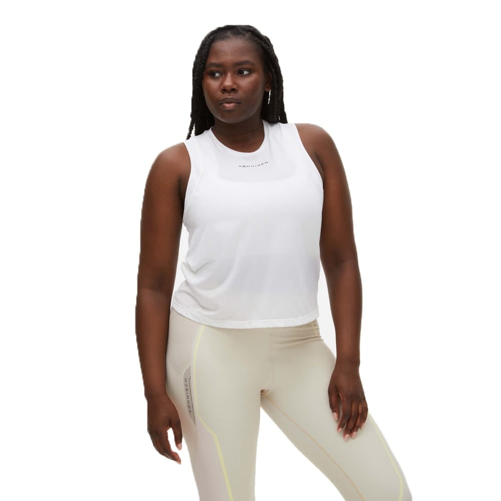En tynd og behageligt ventilerende Röhnisch Kay Tank Top (dame) på en model