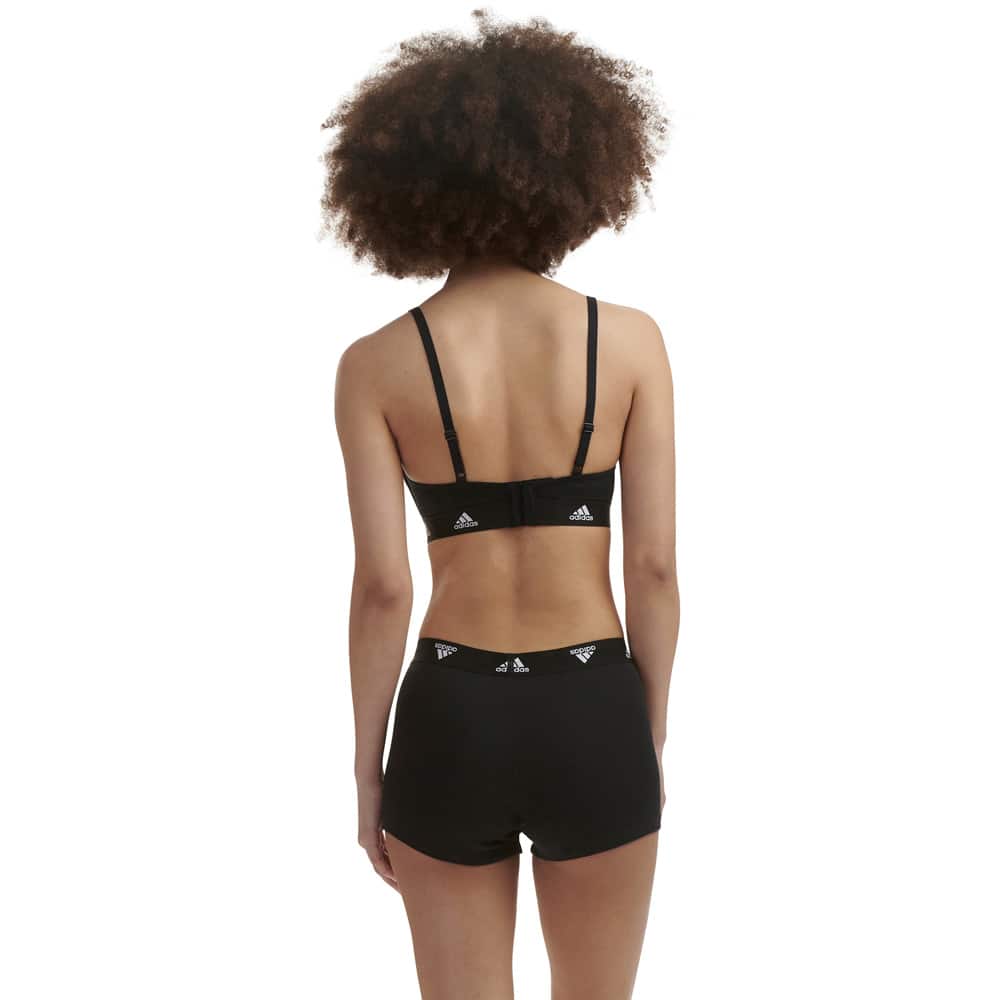 Bagside af en vattereret og behagelig Adidas Padded Bralette BH (dame) på en model