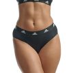 Et par hurtigttørrende, behagelige Adidas Bikinitrusser 3-pak (dame) på en model