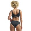 En model iført et par hurtigttørrende, behagelige Adidas Bikinitrusser 3-pak (dame)
