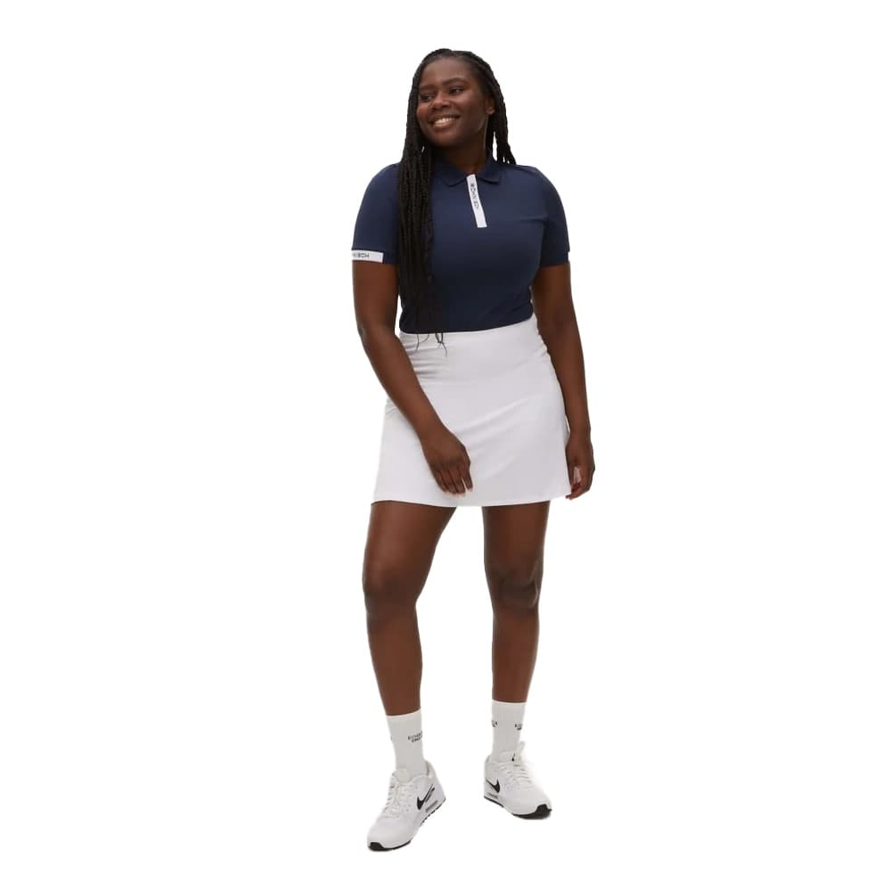 En model iført en behagelig Röhnisch Abby Poloshirt pikétrøje (dame)