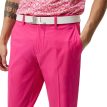 J.Lindeberg Ellott Pant lette bukser (herre) på en model