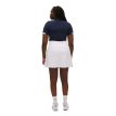 En funktionel Röhnisch Abby Poloshirt pikétrøje (dame) på en model